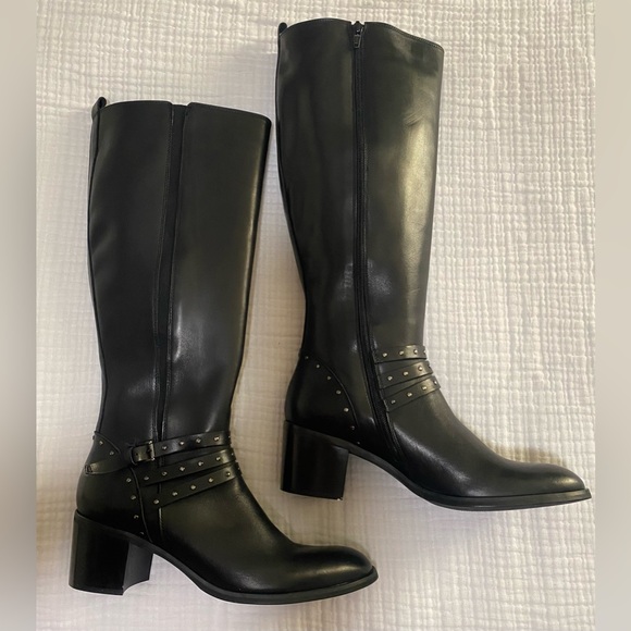 NEW COACH**send offer**AND FOUR BOOTS - Picture 2 of 13